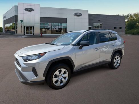 Used 2021 Toyota RAV4 LE FWD image 1