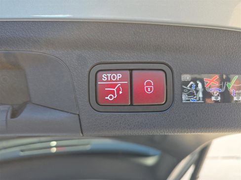 Used 2025 Mercedes-Benz GLE 350 4MATIC image 6