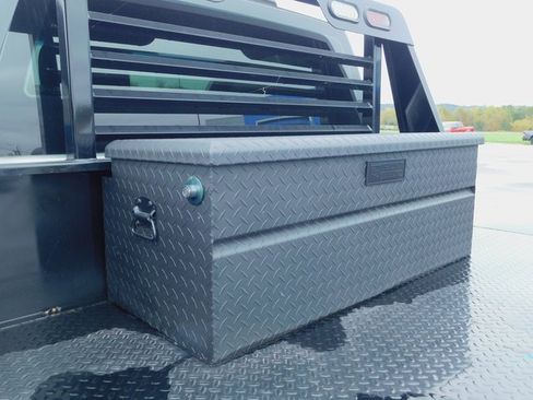 Used 2017 Ford F550 4x4 Regular Cab Super Duty image 11