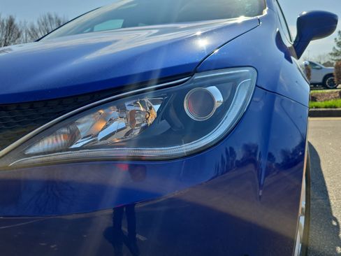 Used 2018 Chrysler Pacifica Touring-L image 32