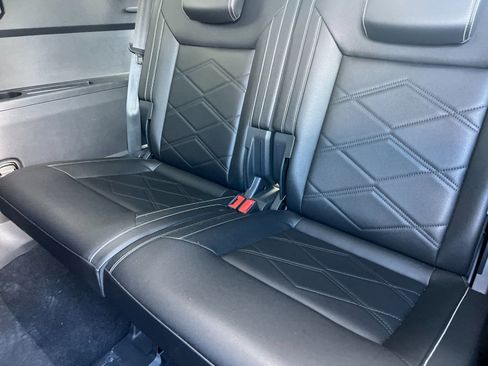 Used 2025 Volkswagen Atlas SE image 14