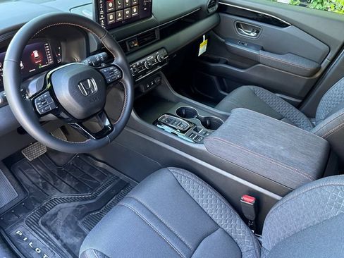 Used 2026 Honda Pilot Sport image 3