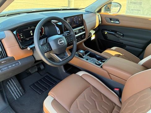 New 2026 Nissan Pathfinder Platinum image 11