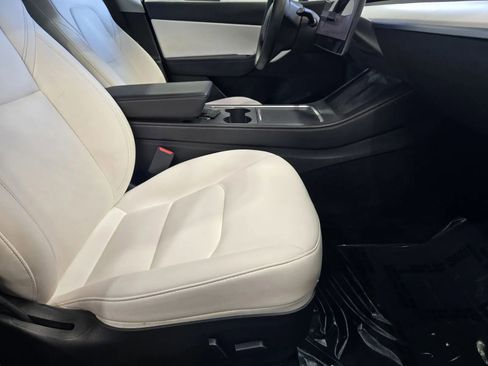 Used 2022 Tesla Model Y Long Range AWD/4WD image 7