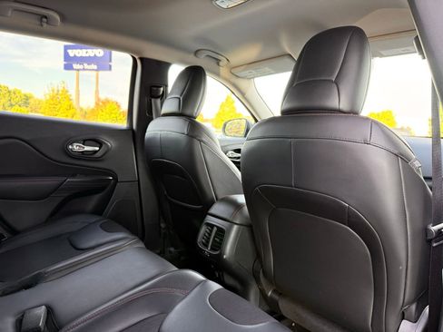 Used 2016 Jeep Cherokee Trailhawk AWD/4WD image 22