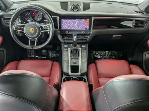 Certified 2021 Porsche Macan AWD/4WD image 18