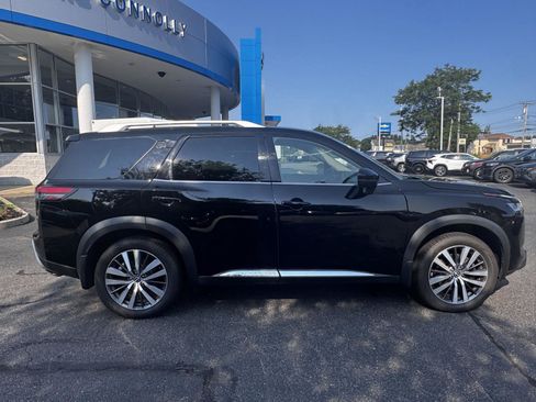 Used 2022 Nissan Pathfinder Platinum AWD/4WD image 8