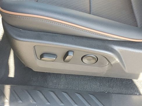 Used 2025 GMC Canyon AT4 w/ Technology Plus Package AWD/4WD image 20