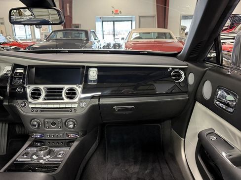 Used 2019 Rolls-Royce Dawn image 87