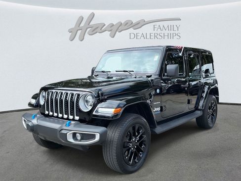 Used 2022 Jeep Wrangler Unlimited Sahara w/ Cold Weather Group image 39