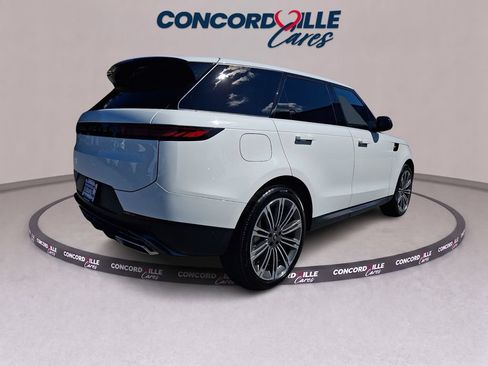 Used 2025 Land Rover Range Rover Sport SE AWD/4WD image 6
