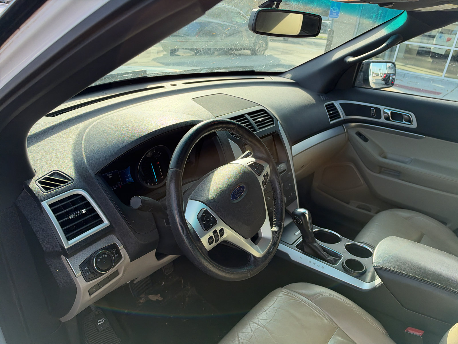 Used 2014 Ford Explorer XLT w/ Equipment Group 202A FWD image 10