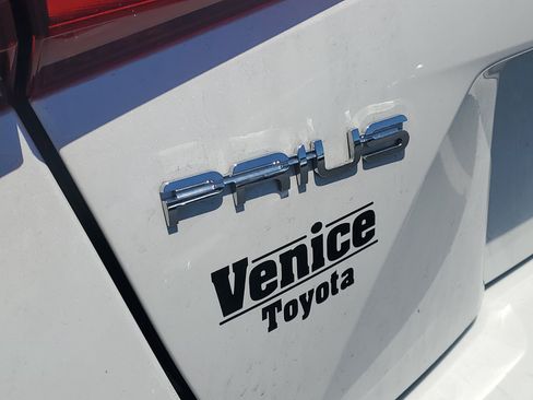 Used 2020 Toyota Prius LE FWD image 7