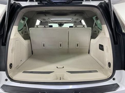 Used 2025 Cadillac Escalade ESV Premium Luxury Platinum AWD/4WD image 35
