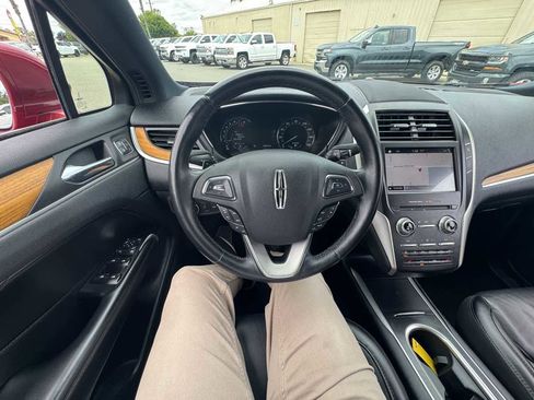 Used 2019 Lincoln MKC Select w/ Select Plus Package AWD/4WD image 32