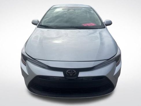 Used 2025 Toyota Corolla LE image 8