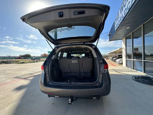 Used 2016 Honda Odyssey EX-L image 9