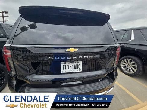 Certified 2025 Chevrolet Suburban LT AWD/4WD image 5