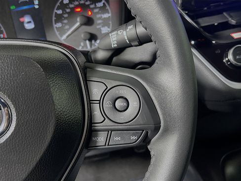 Used 2025 Toyota Corolla SE image 20