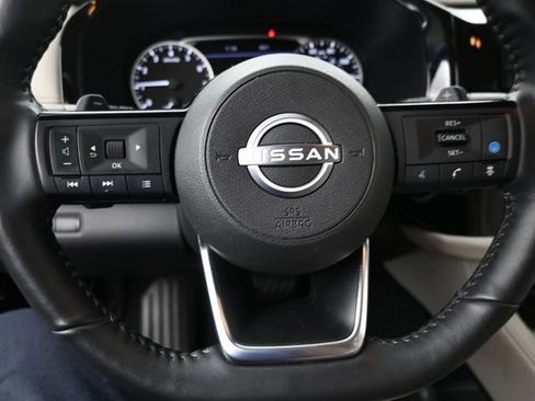 Used 2025 Nissan Pathfinder SL FWD image 16