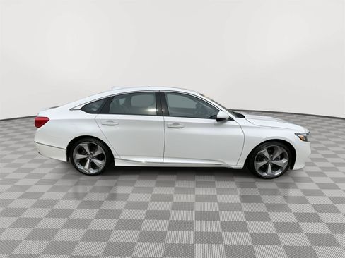 Used 2018 Honda Accord Touring image 14