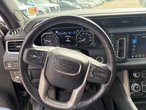 Used 2021 GMC Yukon Denali w/ Denali Premium Package AWD/4WD image 13