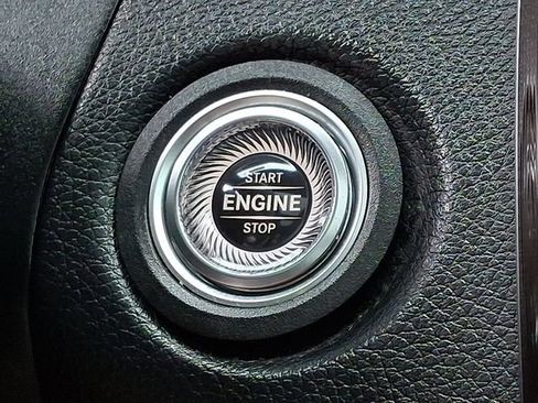 Used 2020 Mercedes-Benz GLC 300 4MATIC image 23
