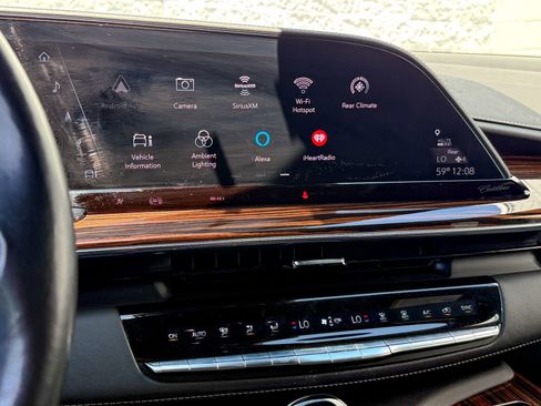 Certified 2021 Cadillac Escalade Premium Luxury AWD/4WD image 22