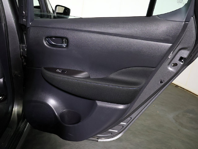 Used 2025 Nissan Leaf S FWD image 27