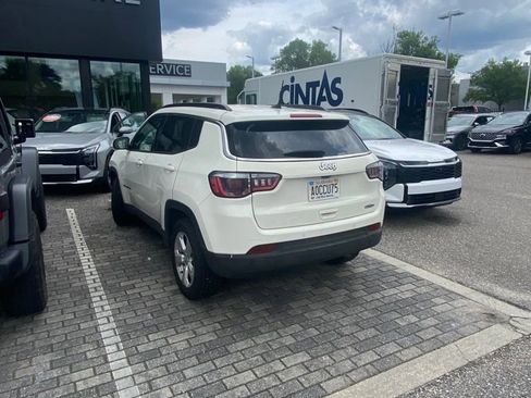 Used 2018 Jeep Compass Latitude w/ Popular Equipment Group FWD image 10