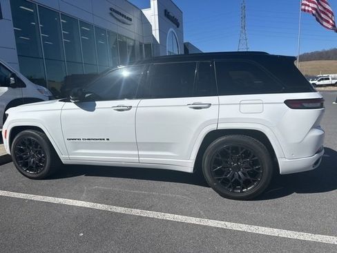 Used 2025 Jeep Grand Cherokee Summit image 19