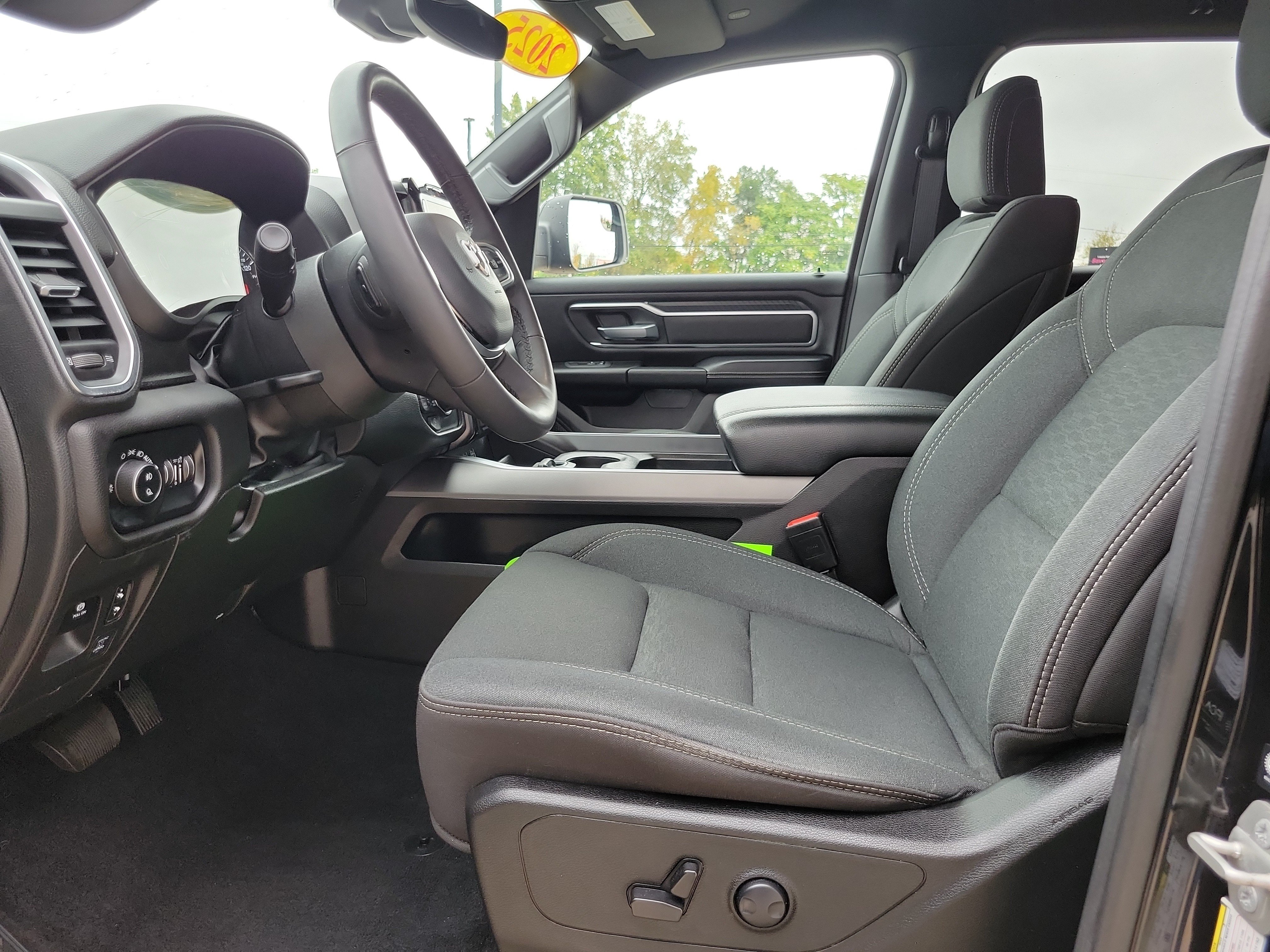Used 2025 RAM 1500 Big Horn AWD/4WD image 7