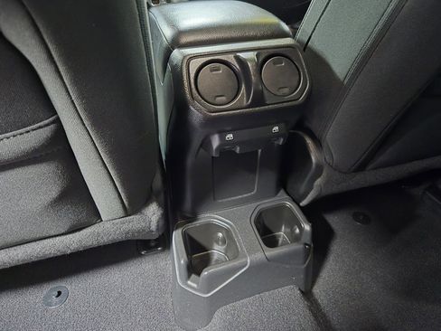 Used 2021 Jeep Wrangler Unlimited Sport image 33