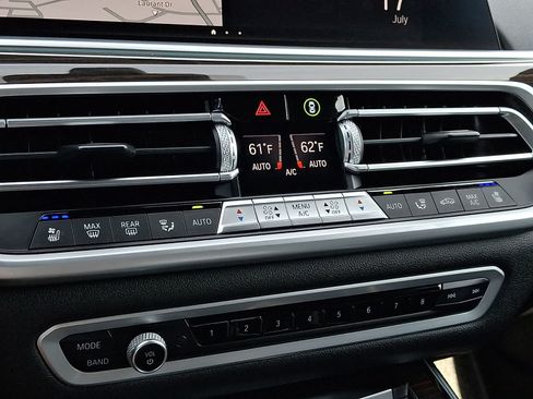 Used 2021 BMW X7 M50i AWD/4WD image 17