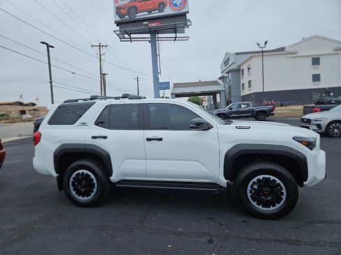 Certified 2025 Toyota 4Runner 4WD image 6