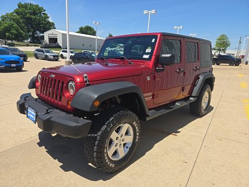 Used 2013 Jeep Wrangler Unlimited Sport AWD/4WD image 4