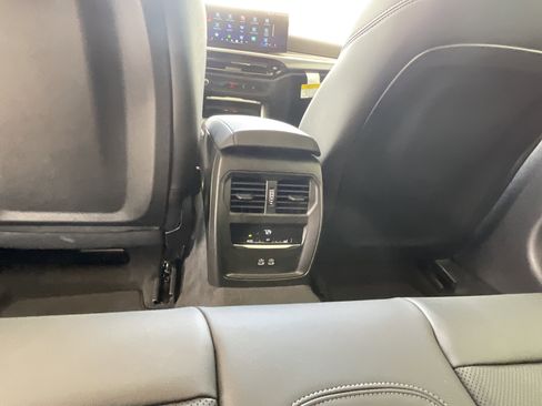 Certified 2025 BMW 330i Sedan w/ Convenience Package image 24