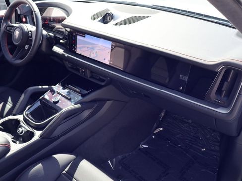 New 2026 Porsche Cayenne Turbo image 25