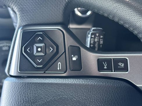 Used 2018 Toyota Tacoma TRD Sport w/ Technology Package AWD/4WD image 40