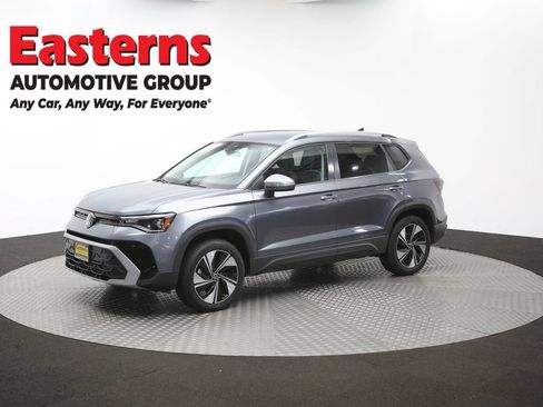 Used 2025 Volkswagen Taos SE AWD/4WD image 55