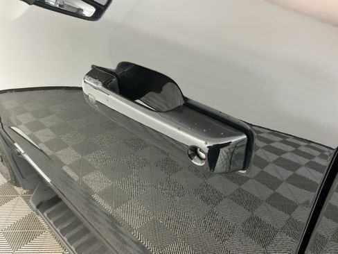 Used 2025 Ford F350 Lariat w/ Black Appearance Package image 14