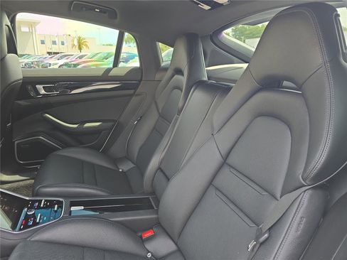 Used 2022 Porsche Panamera RWD image 12