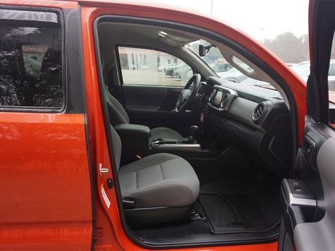Used 2017 Toyota Tacoma SR5 image 16