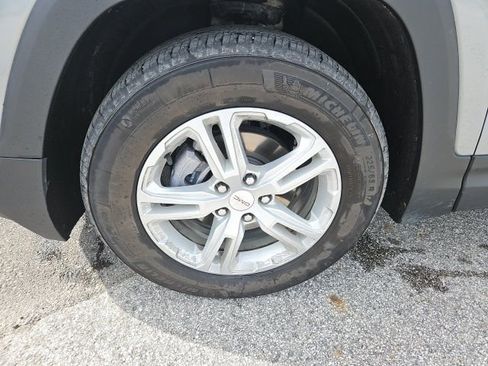 Used 2023 GMC Terrain SLE w/ Driver Convenience Package image 10