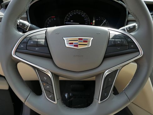 Used 2018 Cadillac XT5 Luxury w/ Driver Awareness Package AWD/4WD image 23
