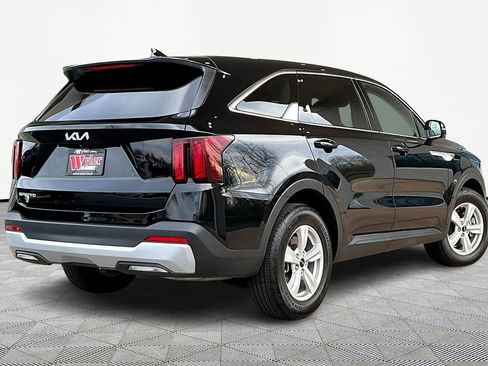 Used 2025 Kia Sorento LX image 6