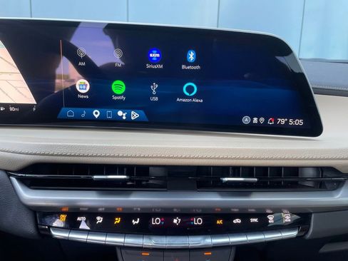 Used 2024 Cadillac XT4 Luxury w/ LPO, Floor Liner Package FWD image 16