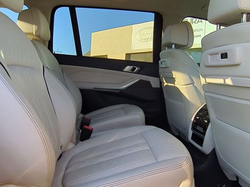 Used 2020 BMW X7 xDrive40i w/ Premium Package image 25