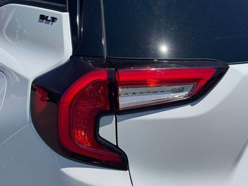 Used 2022 GMC Terrain SLT w/ Infotainment Package II AWD/4WD image 9