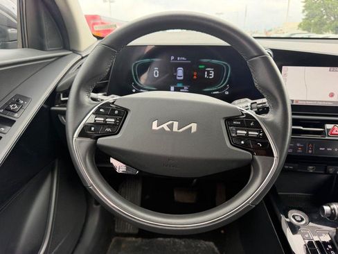 Used 2023 Kia Niro EX FWD image 10